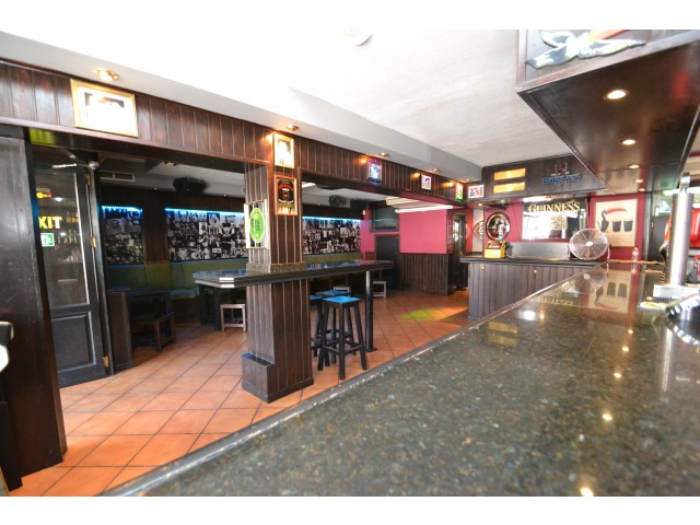 PRIME LOCATION BAR ON MAIN MAGALUF PARTY STRIP